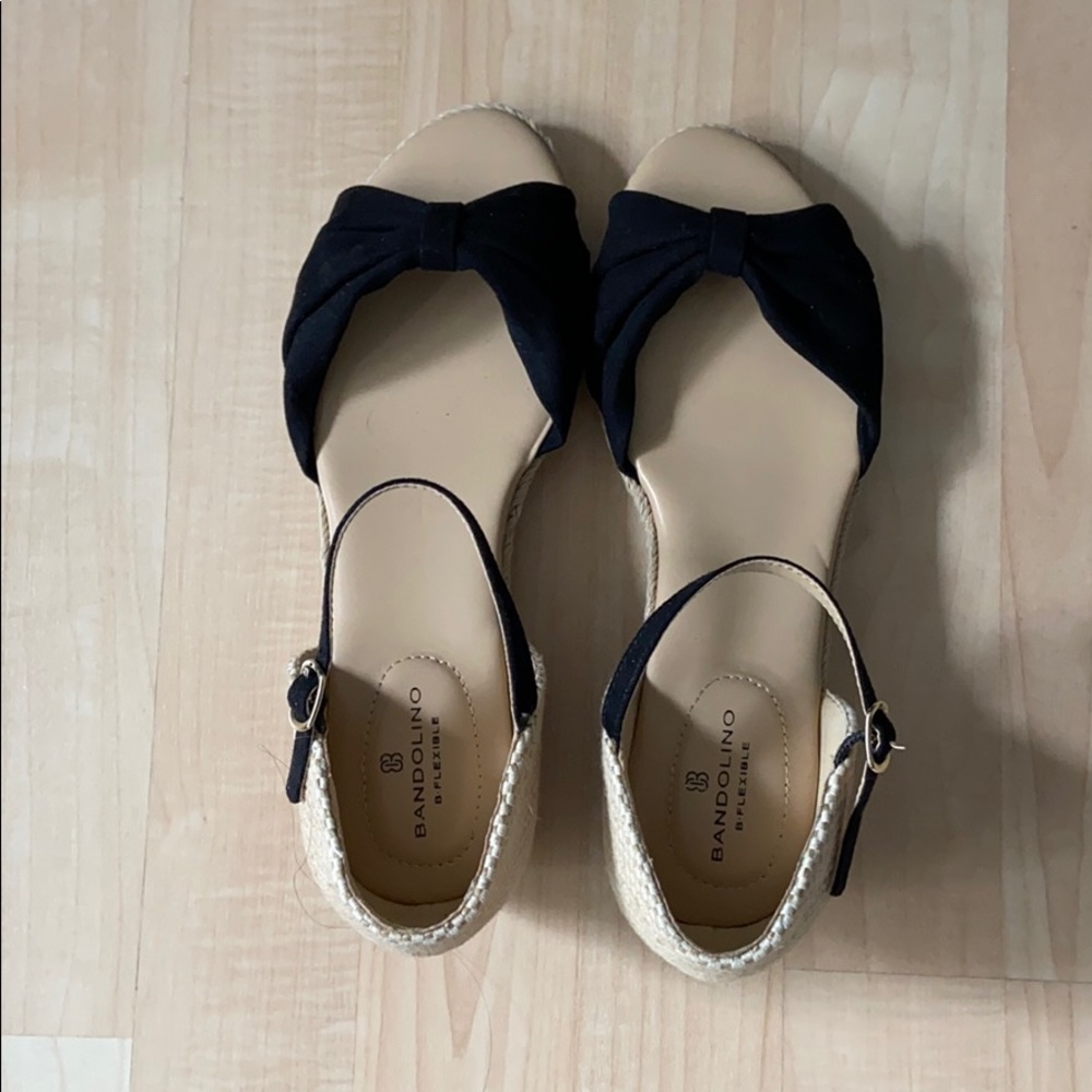 Bandolino B- flexible black sandals